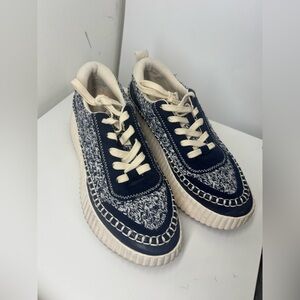 Dolce Vita Navy and Cream Denae Knit Embroidered‎ Platform Sneakers Blue 8.5